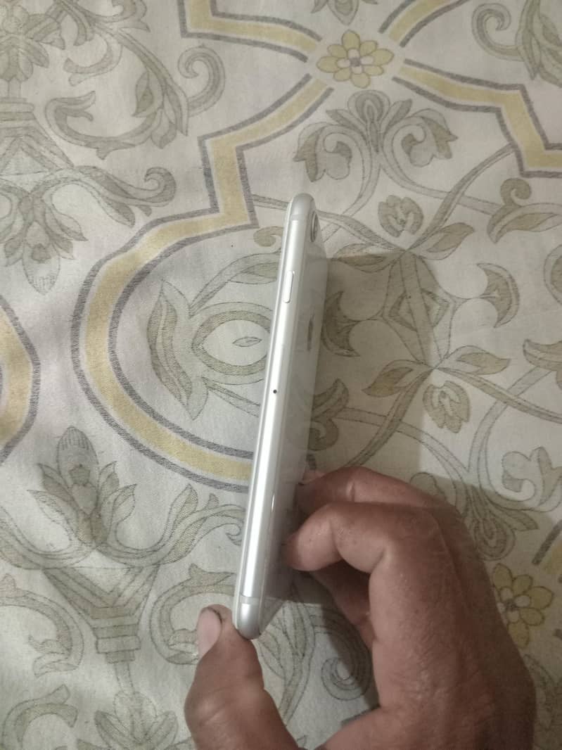 Apple iPhone 8 0