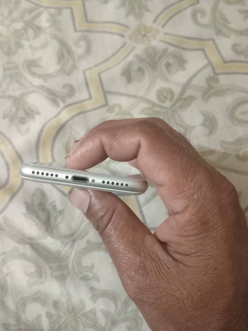 Apple iPhone 8 1