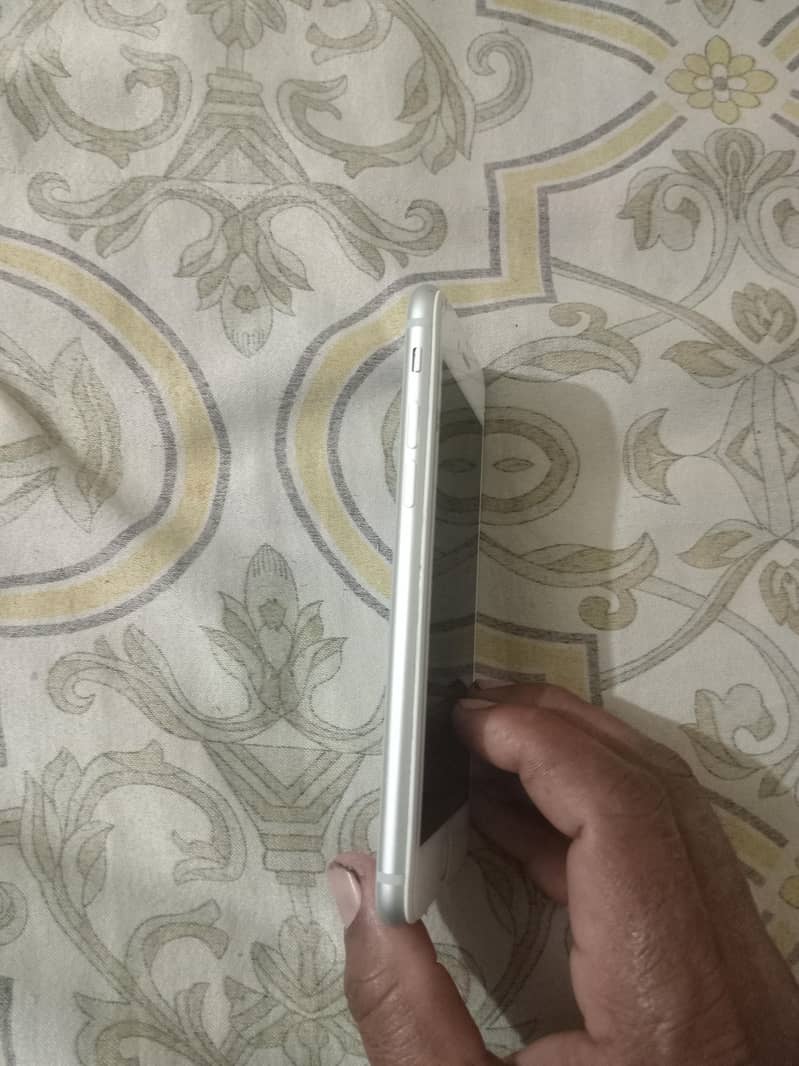 Apple iPhone 8 3