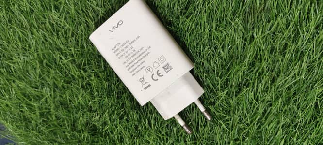 vivo ka original hai just Jo box k shat ata hai
