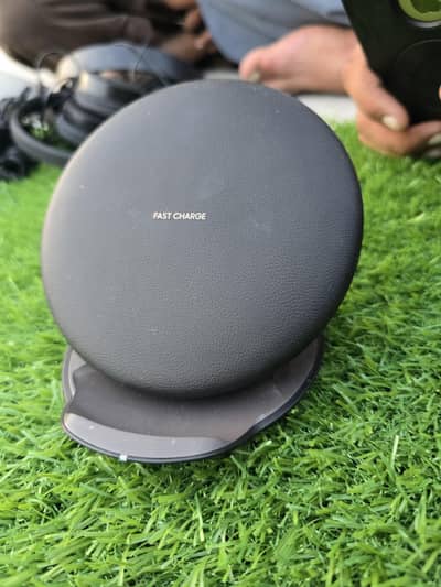 Samsung Convertible Fast Charge Wireless Charging Stand.
