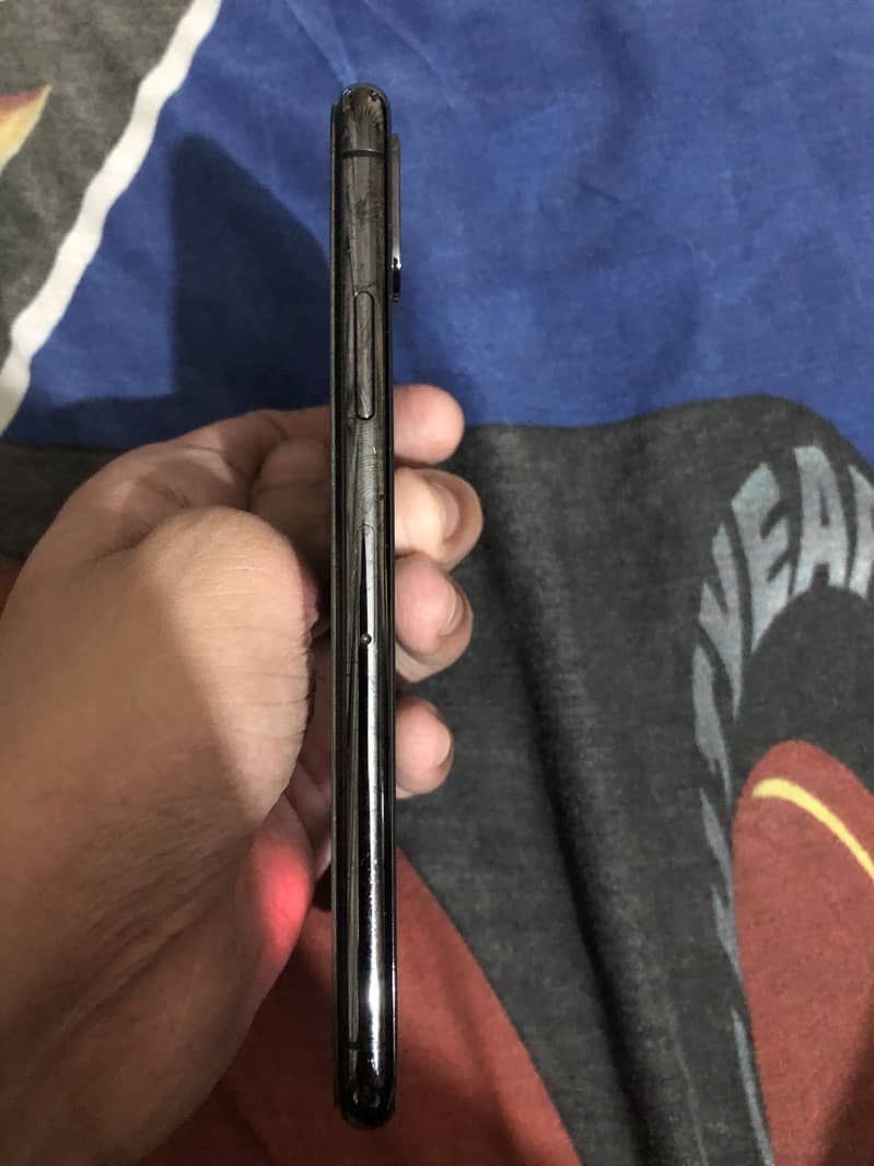 Apple iPhone X 5