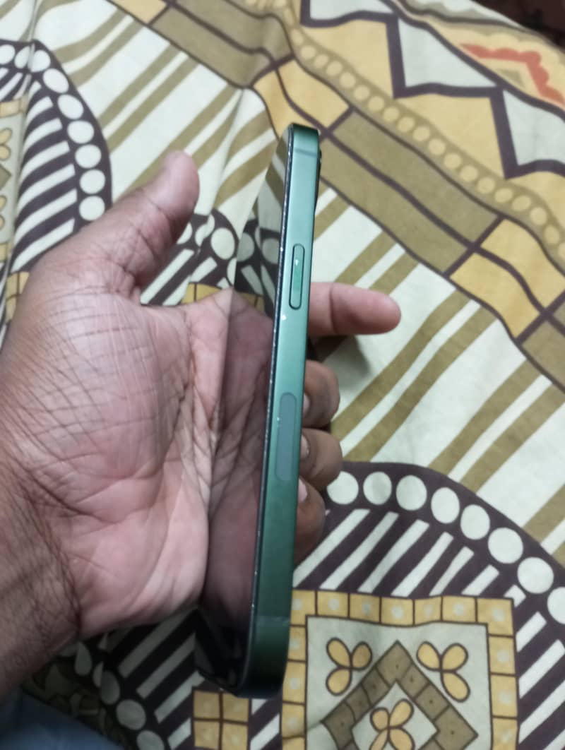 Apple iPhone 13 2