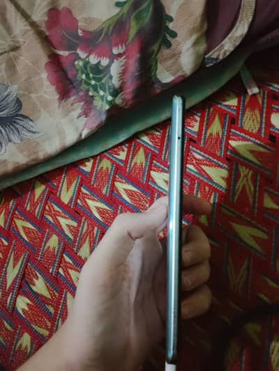 Realme 8 low budget gaming phone (8/128) .