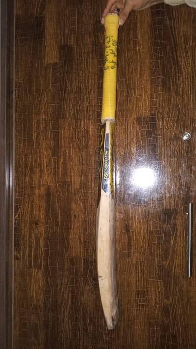 new condition ha sirf 1 bar use hova ha heard ball ka bat ha