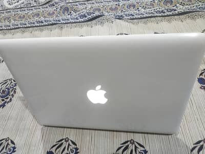 Apple MacBook 13-inch whait unibody Good condition for sale