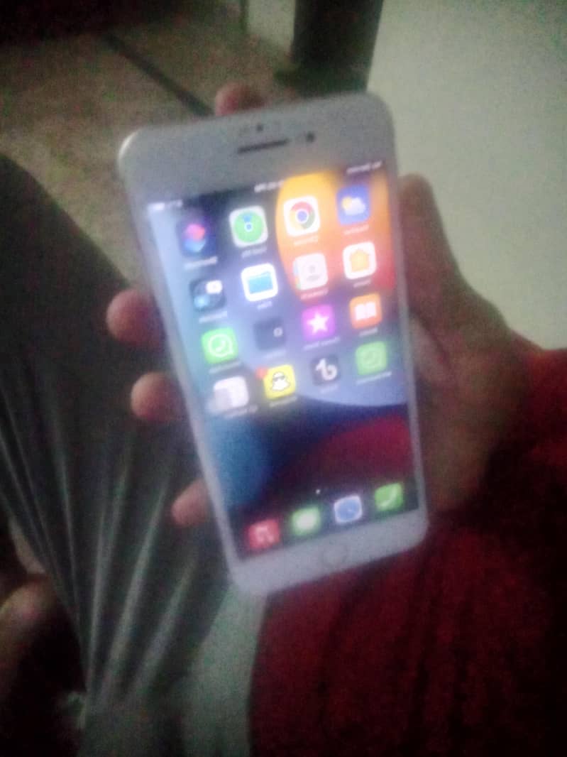 Apple iPhone 7 Plus 4