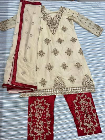 Luxury Off-White&Maroon Heavy Embroidered 3 Piece Suit|10/10 Condition