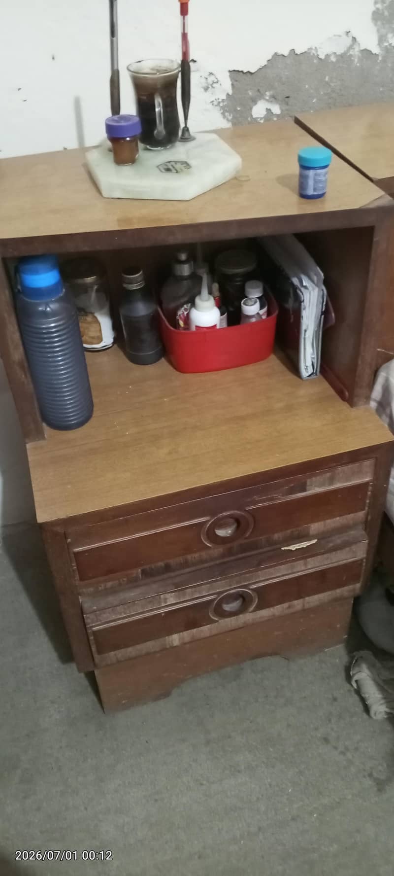 bed side table and dressing 3