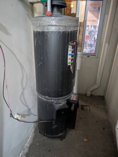 25 galon Welcome Electric and Gas Geyser for sale in good condion