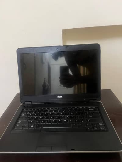 Dell latitude E6440 4th generation. 4 gb ram