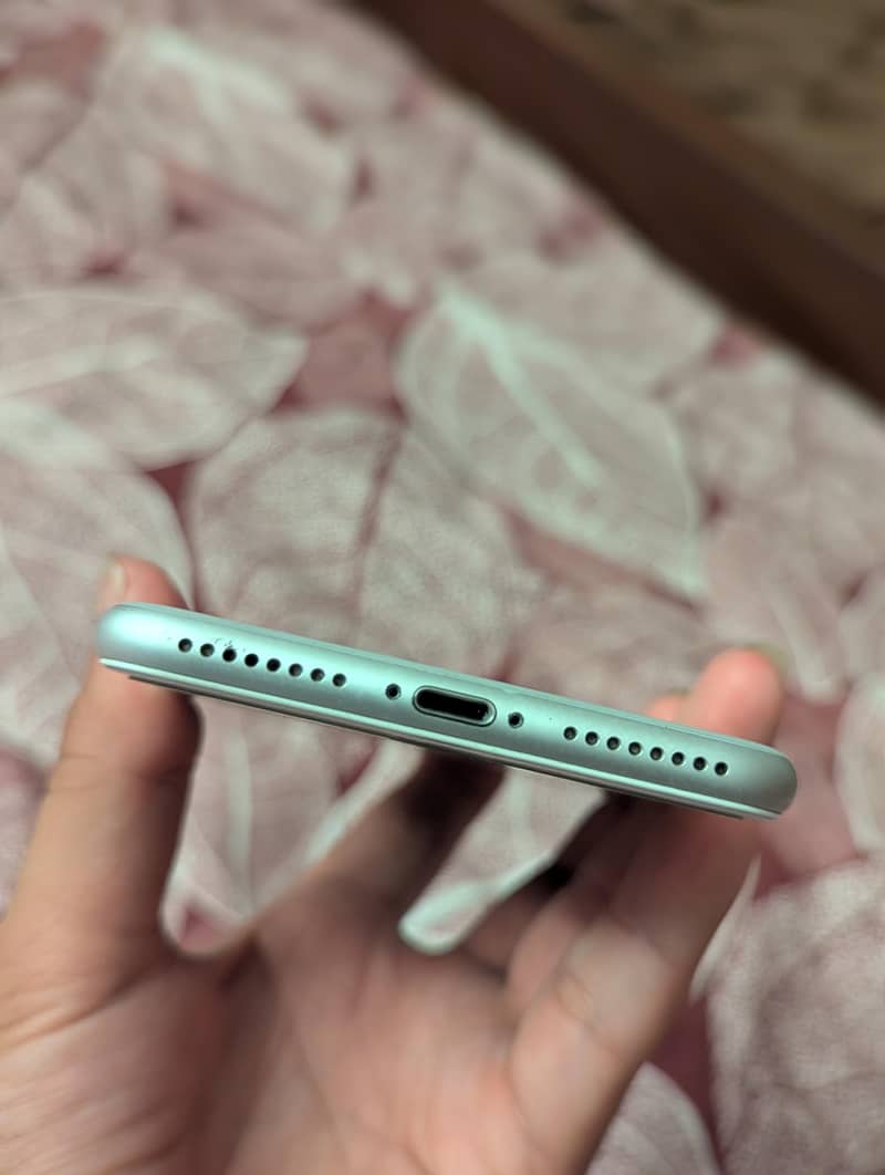 Apple iPhone 8 Plus 3