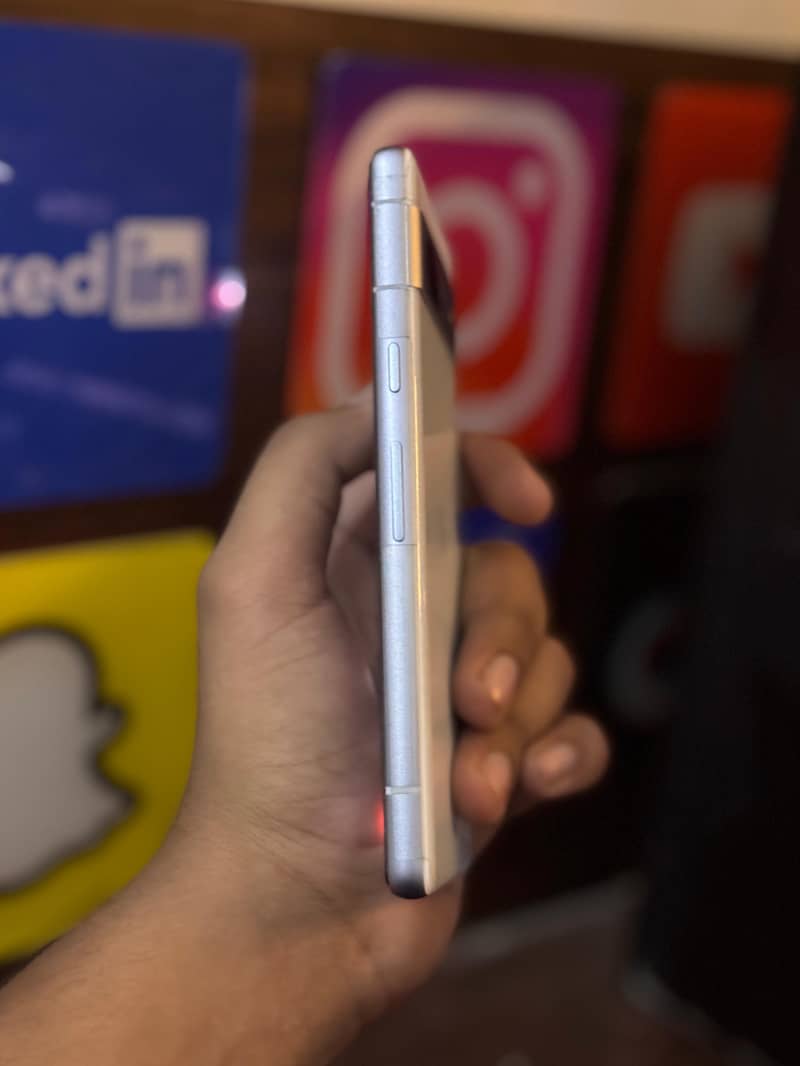 Google Pixel 7a 2
