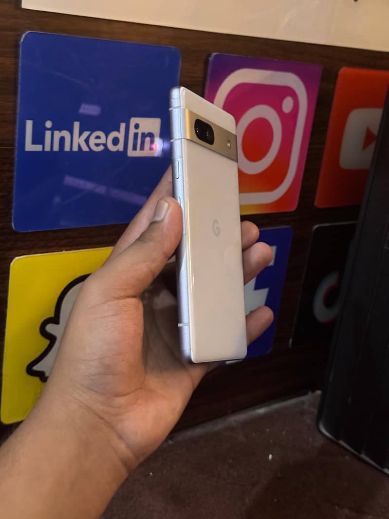 Google Pixel 7a 3