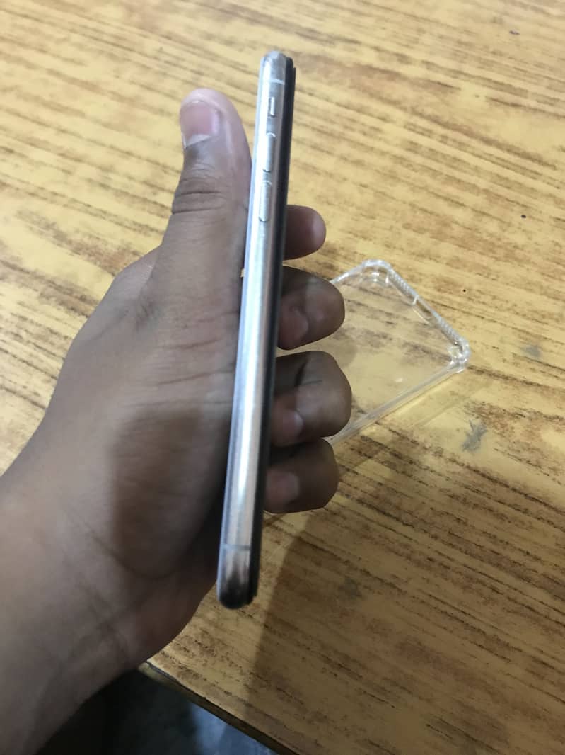 Apple iPhone X 5