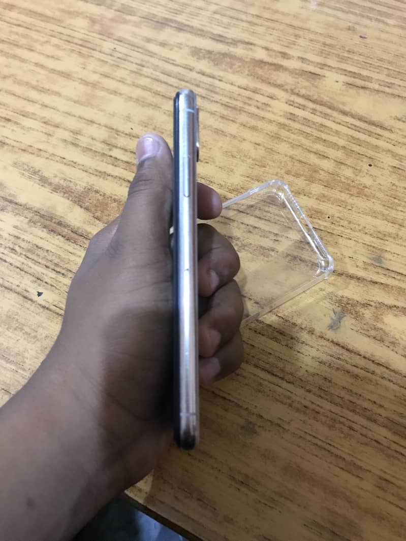 Apple iPhone X 6