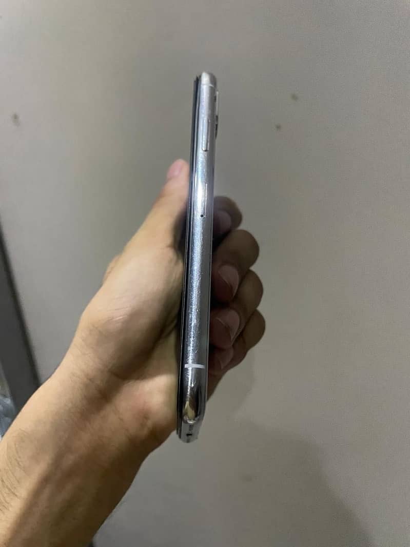 Apple iPhone X 3