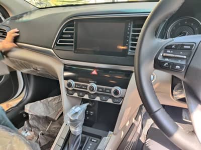 Hyundai Elantra 2025