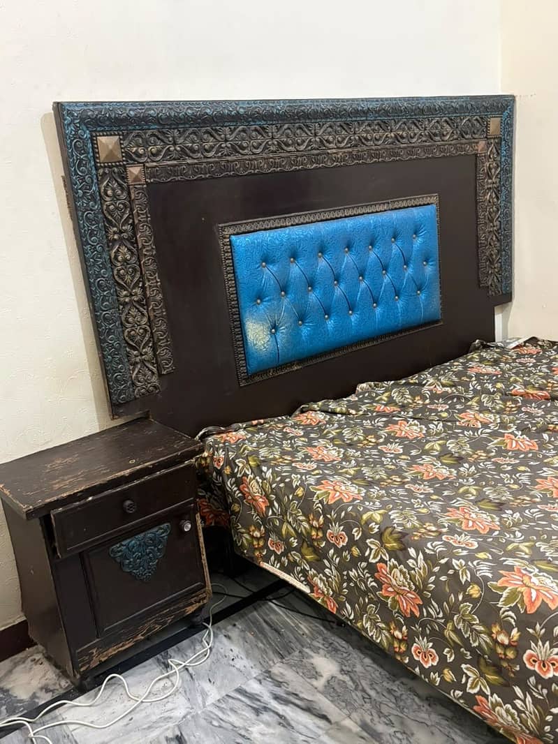 Bed , dressing table . Study table 2