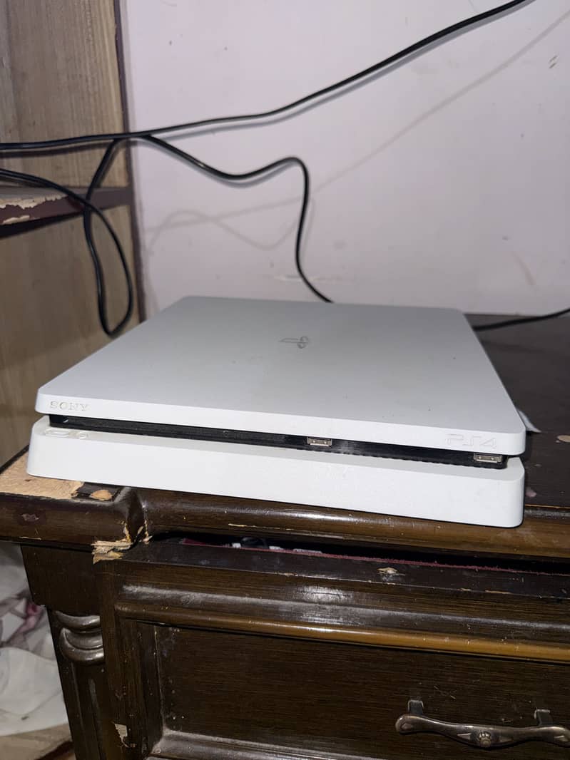 PS4 slim 2