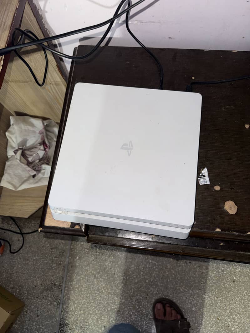 PS4 slim 7