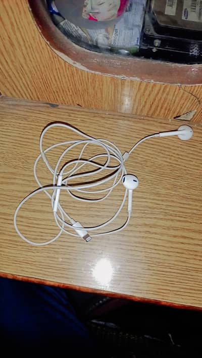 Original I Phone handfree price 2500
