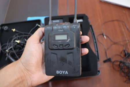 BOYA BY-WM8 UHF Dual-Channel Wireless Mic System (Hardly Used 5 Hours)
