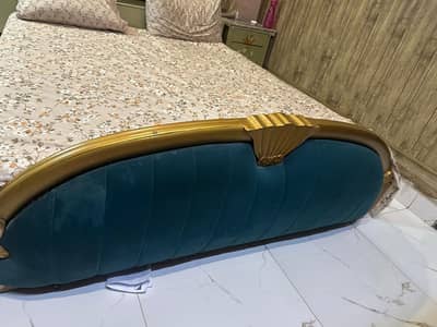 bed and side tablle