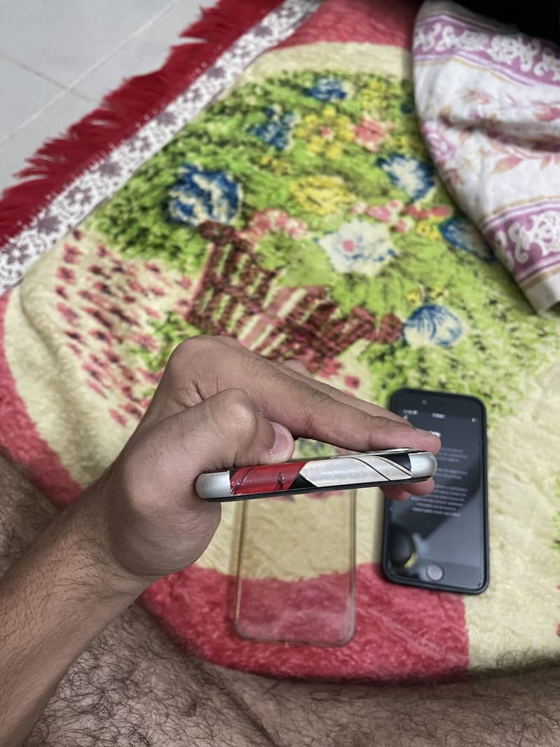 Apple iPhone 11 4