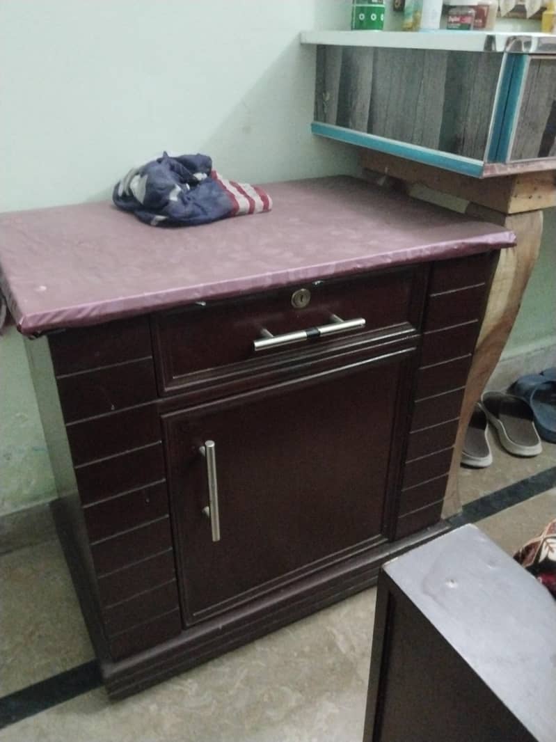 king size bed and two side table 1