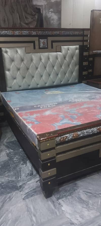 Bed set along with 2 side tabels , mattress and dressing