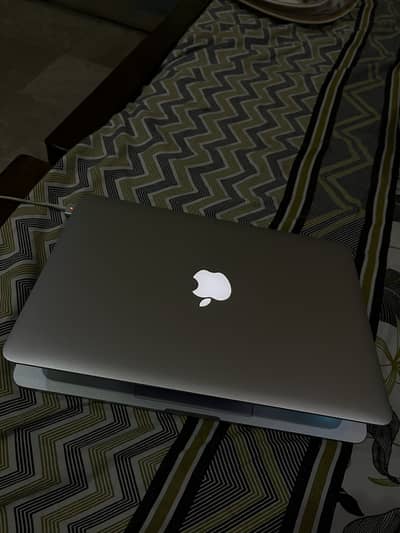Macbook pro 2014-mid, 13 inch Retina, intel i5, 8gb Ram, 128gb SSD