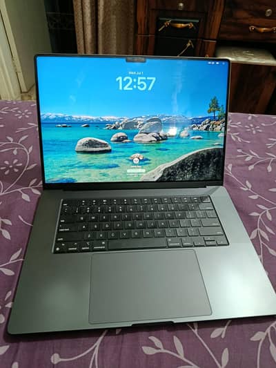 MacBook M3 Pro 16" 18GB RAM 2TB SSD 88% Bat | Sleek Condition | 9.5/10
