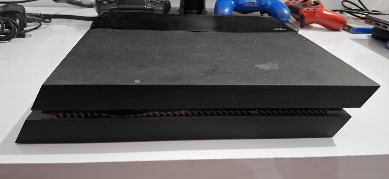 PS4 + 3 controllers + CD 3