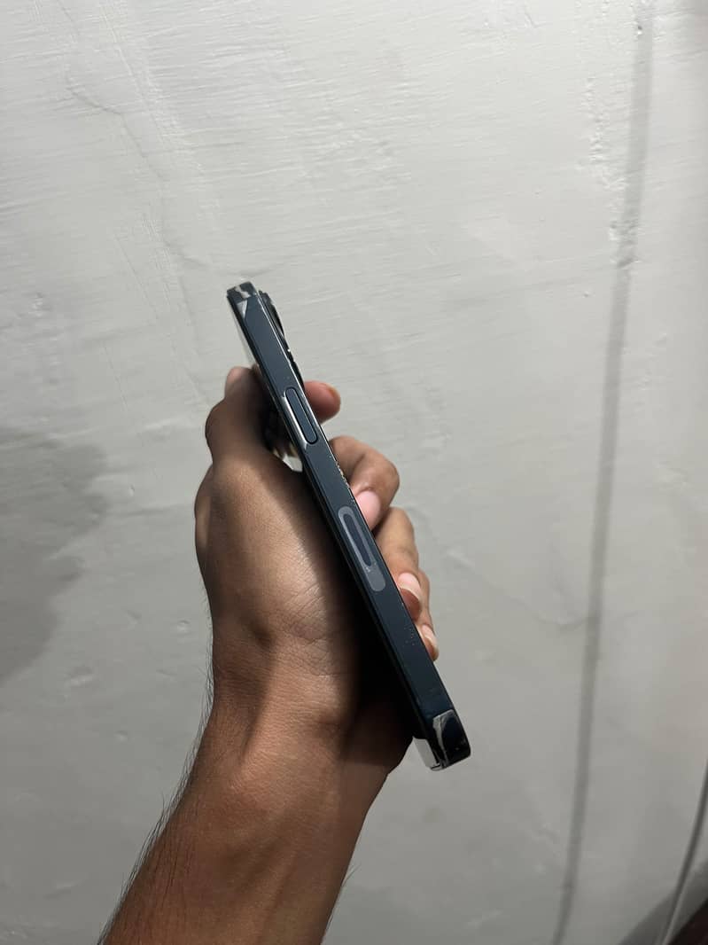 Apple iPhone 14 3