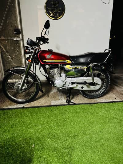 Honda CG125 Special Edition. . 2021/2022 model . Like a new bike