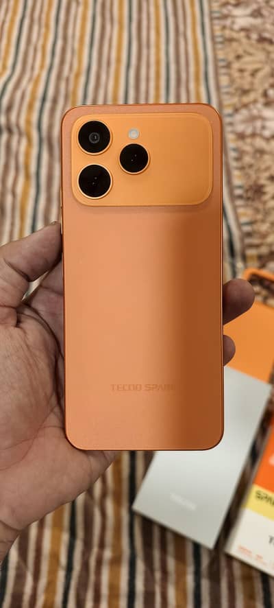 Tecno Spark 40 orange