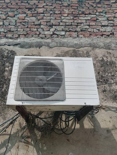 AC FOR SELL IN USE AND VERY GOOD CONDITION
