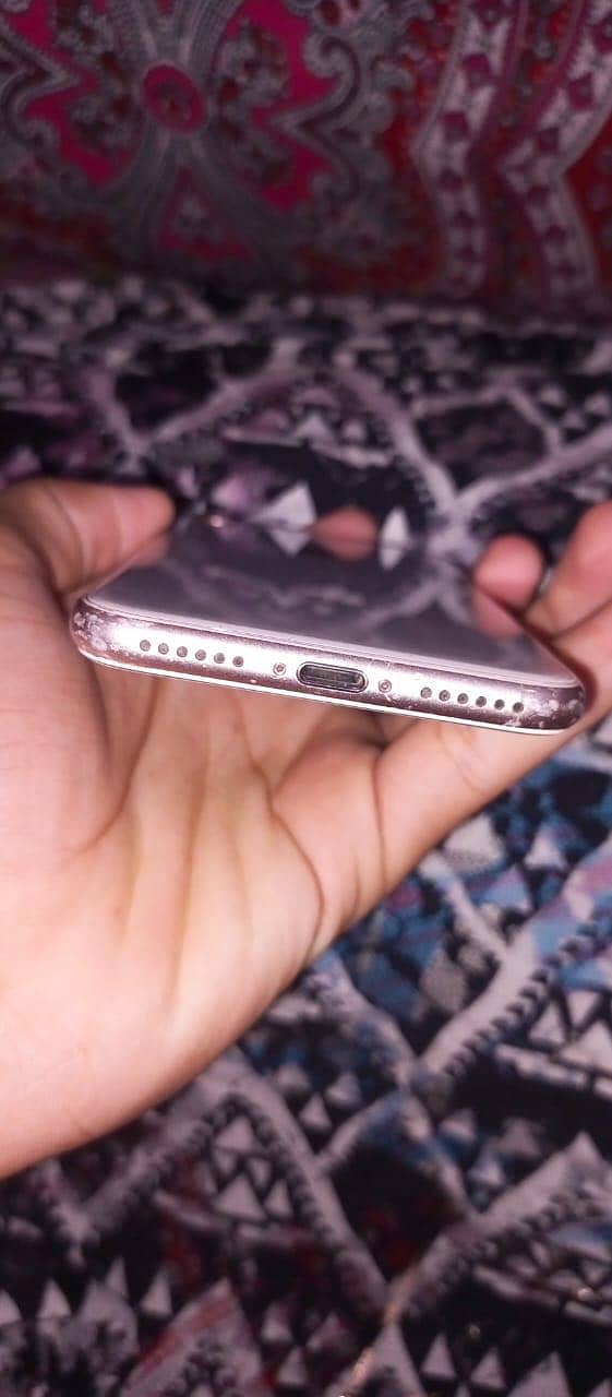 Apple iPhone 8 4