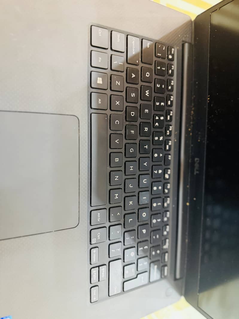 Dell precision 5540 1
