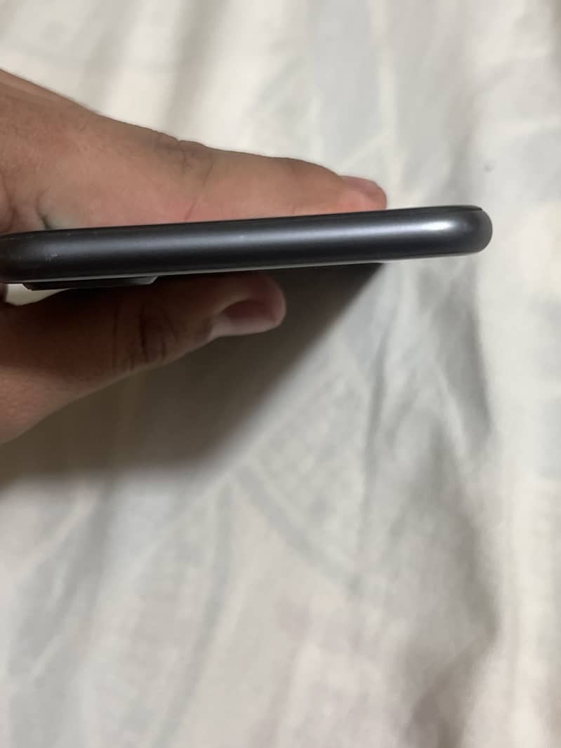 Apple iPhone 8 Plus 4
