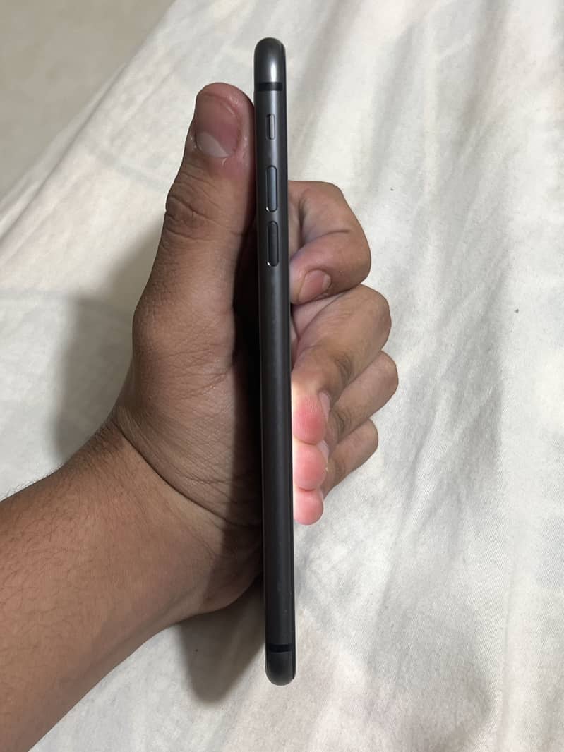 Apple iPhone 8 Plus 5