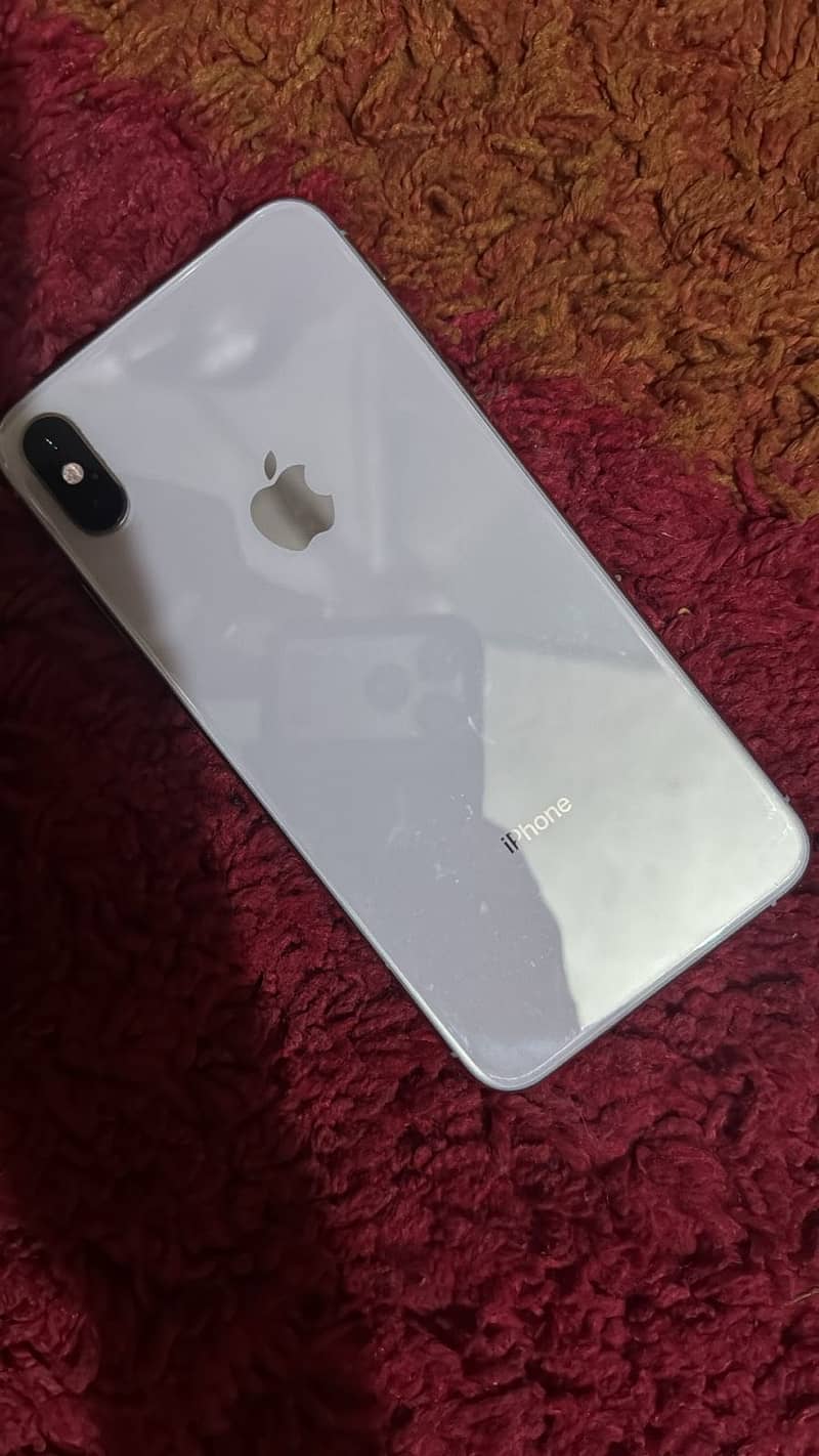 Apple iPhone XS Max 1