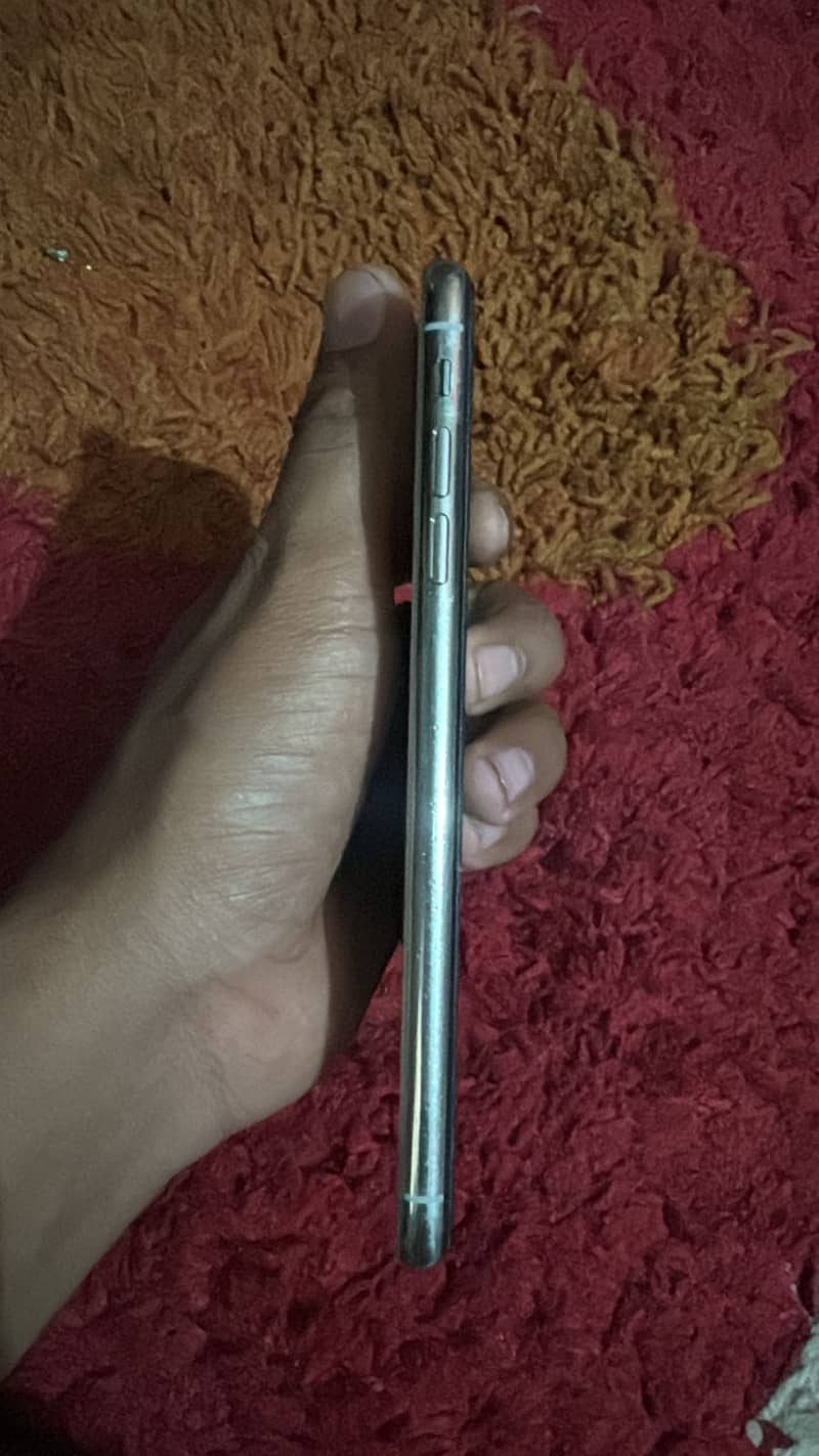 Apple iPhone XS Max 3