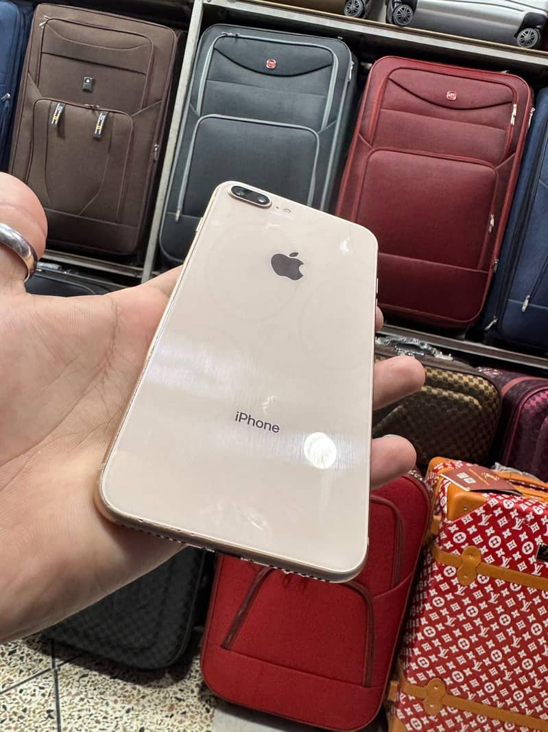 Apple iPhone 8 Plus 1