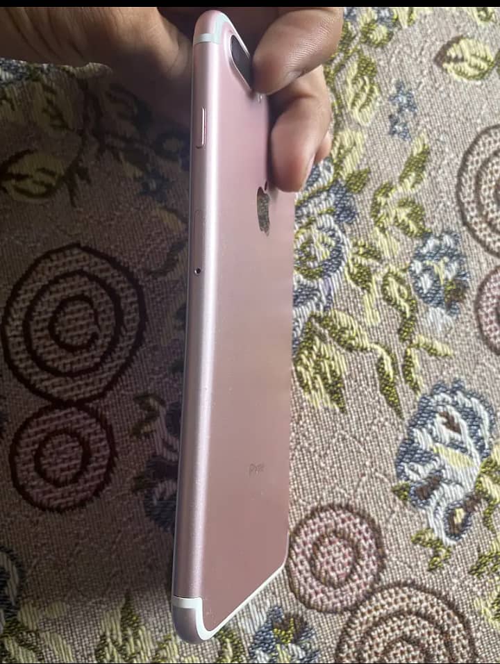 Apple iPhone 7 Plus 0