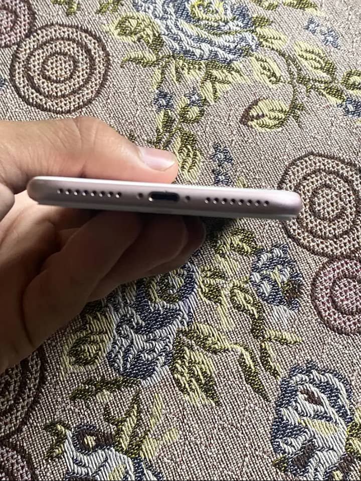 Apple iPhone 7 Plus 2