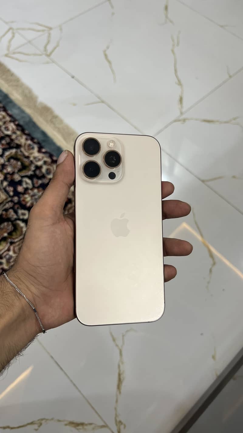 Apple iPhone 16 Pro Max 0