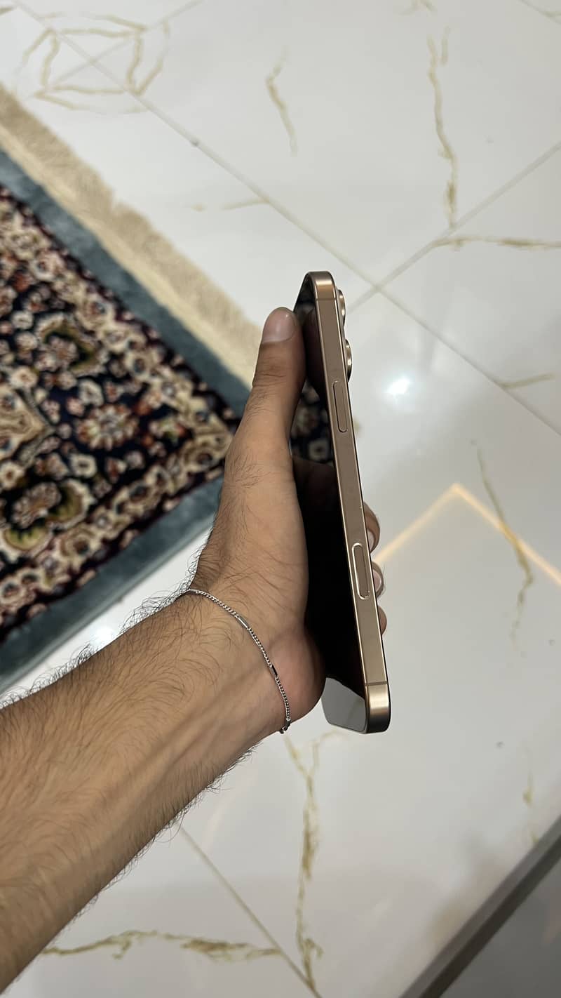 Apple iPhone 16 Pro Max 3