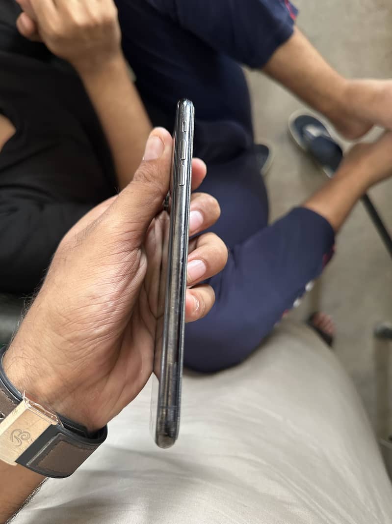 xs max 9